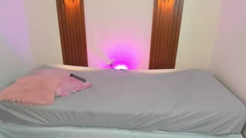 amyprice9 online show from July 15, 11:48 am