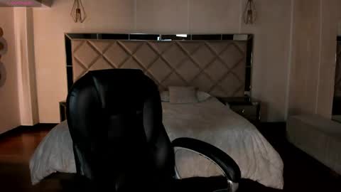 Snapshot of amyrosse_x chatting on May 25, 12:16 am AMY R online show from May 25, 12:16 am