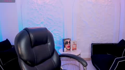 AMY R  online show from June 21, 4:15 am