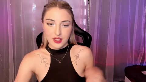 Snapshot of amyvilvet chatting on January 17, 2:38 am amyvilvet online show from January 17, 2:38 am