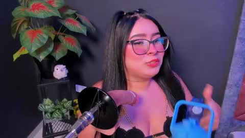 Snapshot of amywhitte_ chatting on July 4, 3:56 am amywhitte_ online show from July 4, 3:56 am