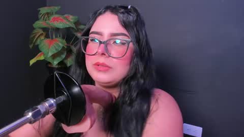 Snapshot of amywhitte_ chatting on July 6, 3:58 am amywhitte_ online show from July 6, 3:58 am
