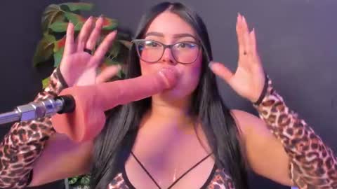 Snapshot of amywhitte_ chatting on July 29, 4:10 am amywhitte_ online show from July 29, 4:10 am