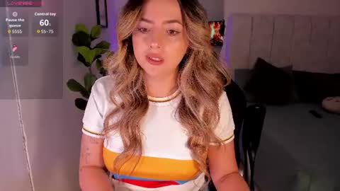 Snapshot of amywoods chatting on July 3, 10:10 am online show from July 3, 10:10 am