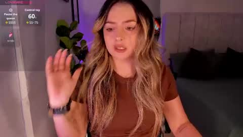 Snapshot of amywoods chatting on July 8, 11:20 pm online show from July 8, 11:20 pm