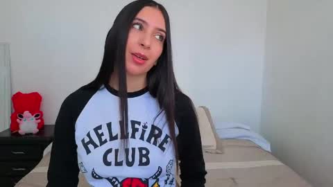 Snapshot of ana_castilo chatting on May 1, 12:32 pm Ana IG an castillo 1 online show from May 1, 12:32 pm