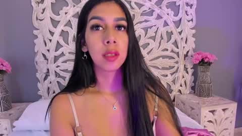 Snapshot of ana_gonzalez chatting on May 9, 8:25 pm Ana Gonzalez online show from May 9, 8:25 pm