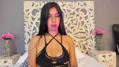 Snapshot of ana_gonzalez chatting on May 12, 8:39 pm Ana Gonzalez online show from May 12, 8:39 pm