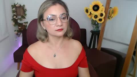 Snapshot of ana_hotmilf chatting on June 19, 11:52 pm Ana online show from June 19, 11:52 pm