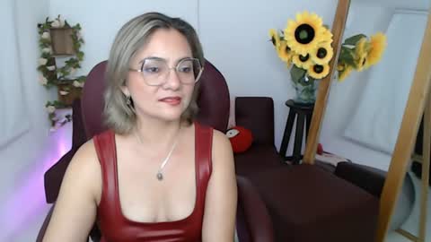 Snapshot of ana_hotmilf chatting on July 16, 11:22 pm Ana online show from July 16, 11:22 pm