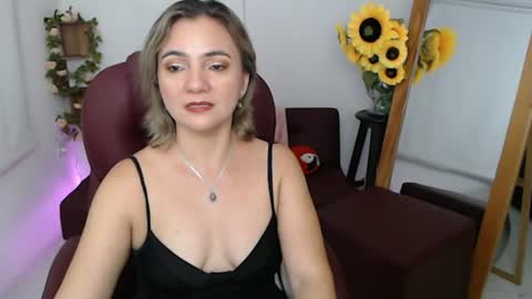 Snapshot of ana_hotmilf chatting on July 18, 12:04 am Ana online show from July 18, 12:04 am