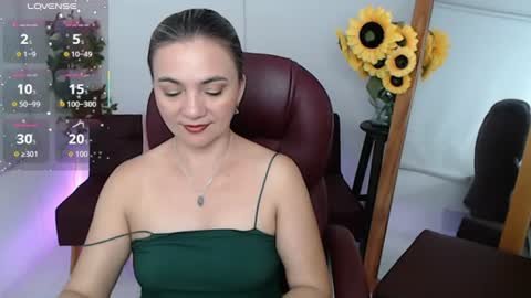 Snapshot of ana_hotmilf chatting on July 27, 11:23 pm Ana online show from July 27, 11:23 pm