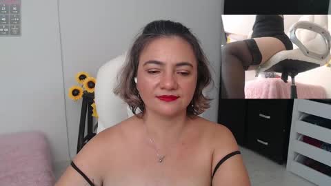 Snapshot of ana_hotmilfx chatting on December 2, 4:09 am ANA online show from December 2, 4:09 am