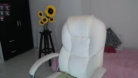 Snapshot of ana_hotmilfx chatting on February 19, 12:46 am ANA online show from February 19, 12:46 am