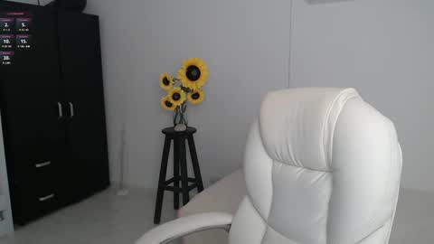 Snapshot of ana_hotmilfx chatting on March 5, 2:46 am ANA online show from March 5, 2:46 am