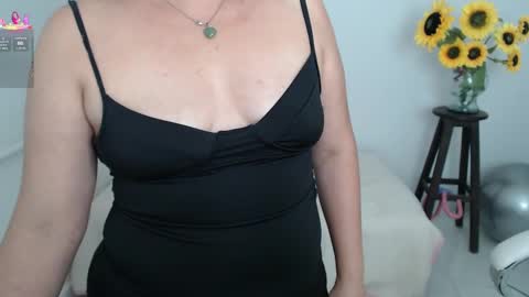 Snapshot of ana_hotmilfx chatting on September 10, 12:43 am ANA online show from September 10, 12:43 am