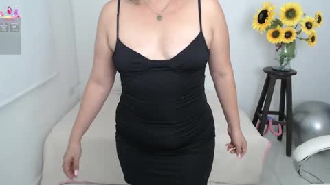 Snapshot of ana_hotmilfx chatting on September 13, 12:21 am ANA online show from September 13, 12:21 am