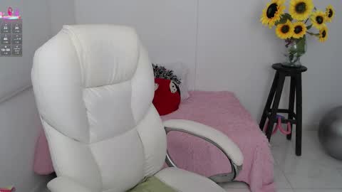 Snapshot of ana_hotmilfx chatting on September 17, 10:00 pm ANA online show from September 17, 10:00 pm