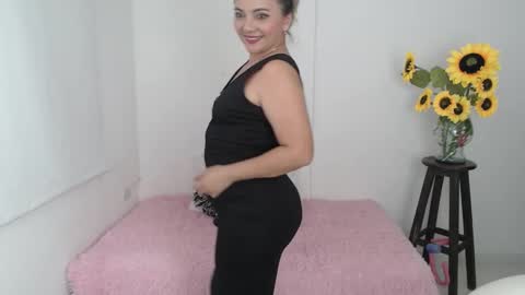 Snapshot of ana_hotmilfx chatting on November 17, 1:11 am ANA online show from November 17, 1:11 am