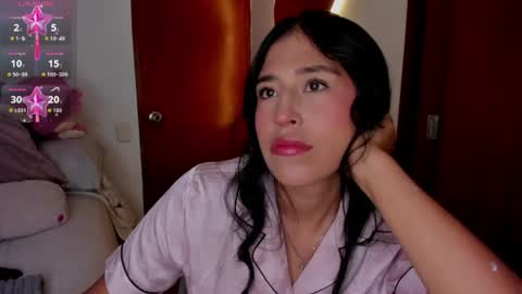 Snapshot of ana_m_ chatting on June 17, 9:23 am Ana online show from June 17, 9:23 am