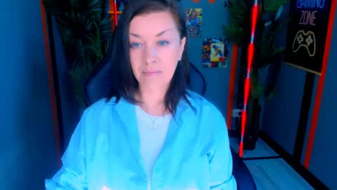 Snapshot of ana_mills chatting on May 8, 9:58 am Ana online show from May 8, 9:58 am