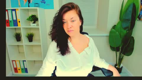Snapshot of ana_mills chatting on May 27, 10:01 am Ana online show from May 27, 10:01 am