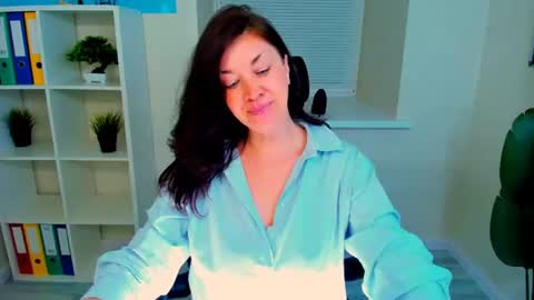 Snapshot of ana_mills chatting on June 14, 2:24 am Ana online show from June 14, 2:24 am