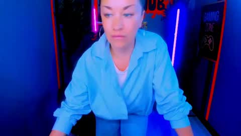 Snapshot of ana_mills chatting on July 2, 10:10 am Ana online show from July 2, 10:10 am