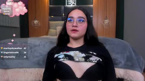 Snapshot of ana_taylor2 chatting on December 19, 11:35 pm Ana online show from December 19, 11:35 pm