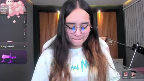 Snapshot of ana_taylor2 chatting on December 27, 10:16 pm Ana online show from December 27, 10:16 pm