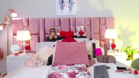 Snapshot of anaa_bellaa chatting on July 27, 1:07 pm anaa_bellaa online show from July 27, 1:07 pm