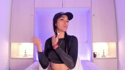 anaacollins_ online show from October 30, 11:33 am