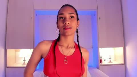 anaacollins_ online show from November 6, 11:33 am