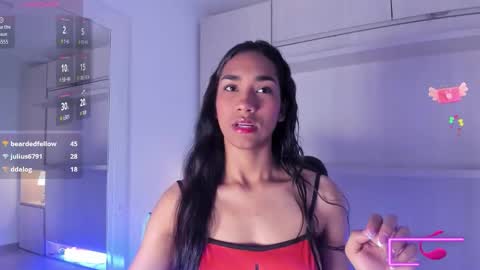 anaacollins_ online show from December 5, 11:41 am