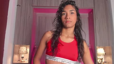 anaacollins_ online show from March 1, 11:34 am