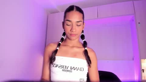 anaacollins_ online show from March 8, 12:09 pm