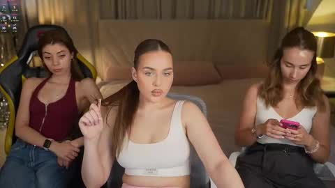 Snapshot of anabel2054 chatting on October 7, 11:07 am Sweet girls online show from October 7, 11:07 am