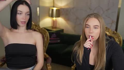 Snapshot of anabel2054 chatting on November 18, 8:52 am Sweet girls online show from November 18, 8:52 am