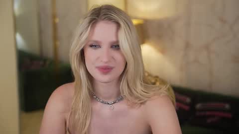 Snapshot of anabel2054 chatting on December 4, 9:01 pm Sweet girls online show from December 4, 9:01 pm