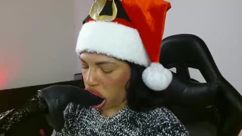 Snapshot of anabel693 chatting on December 9, 10:54 am anabel alice gandara online show from December 9, 10:54 am