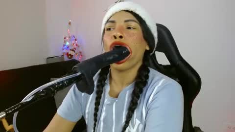Snapshot of anabel693 chatting on December 11, 7:31 am anabel alice gandara online show from December 11, 7:31 am