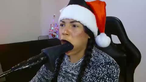 Snapshot of anabel693 chatting on December 12, 7:41 am anabel alice gandara online show from December 12, 7:41 am