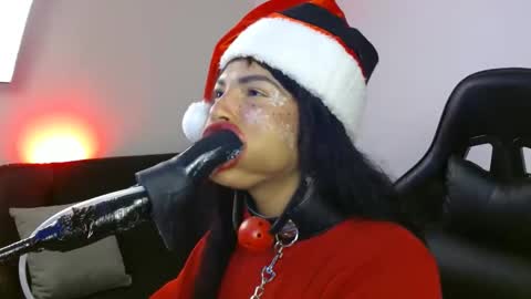 Snapshot of anabel693 chatting on December 16, 7:15 am anabel alice gandara online show from December 16, 7:15 am