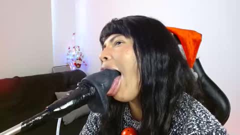 Snapshot of anabel693 chatting on December 22, 1:33 pm anabel alice gandara online show from December 22, 1:33 pm
