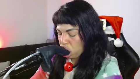 Snapshot of anabel693 chatting on December 23, 7:17 am anabel alice gandara online show from December 23, 7:17 am
