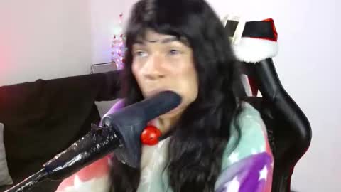 Snapshot of anabel693 chatting on December 23, 10:21 am anabel alice gandara online show from December 23, 10:21 am