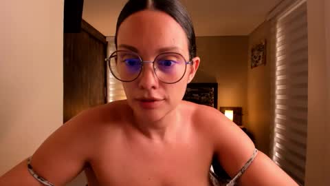 Anabel online show from December 18, 5:30 pm