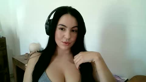 Snapshot of anabelenogueira1 chatting on June 5, 5:07 pm anabelenogueira1 online show from June 5, 5:07 pm
