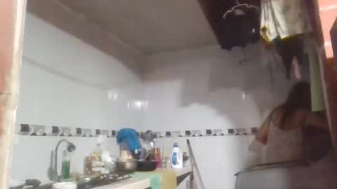 Snapshot of anabella_00 chatting on May 25, 3:01 am anabella_00 online show from May 25, 3:01 am