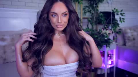 Snapshot of anabellastar chatting on May 25, 3:45 am anabellastar online show from May 25, 3:45 am